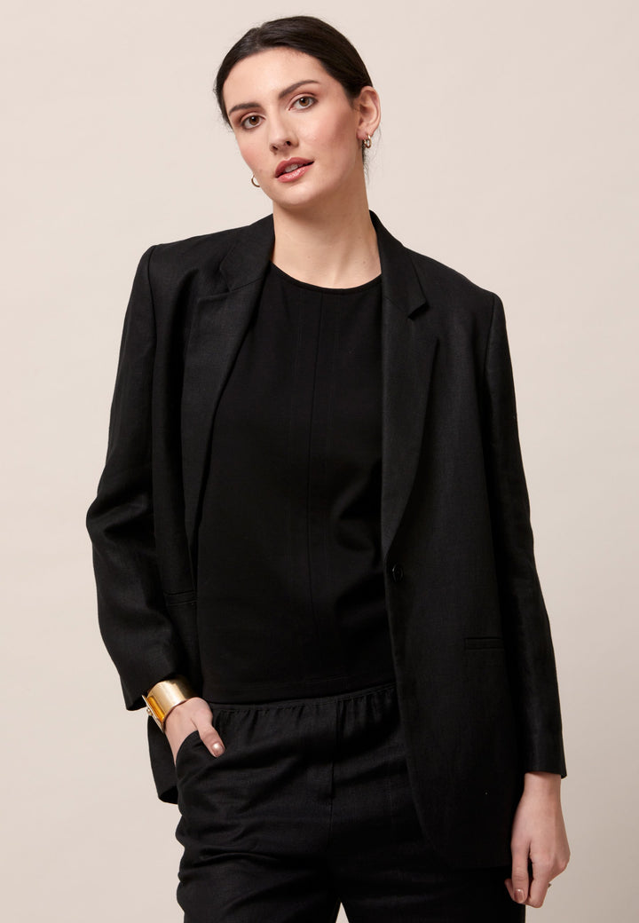 Cassie, the investment-worthy black linen blazer. The ultimate summer attire. Minimalist styling with a single button fastening. An oversized and slightly boxy silhouette. Wear it with a simple tee and the co-ordinating Vanessa pant with trainers for a chic and contemporary look
