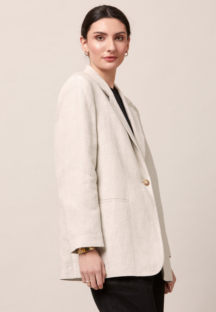 Cassie, the investment-worthy oatmeal linen blazer. The ultimate summer attire. Minimalist styling with a single button fastening. An oversized and slightly boxy silhouette. Wear it with a simple tee and the co-ordinating Vanessa pant with trainers for a chic and contemporary look.