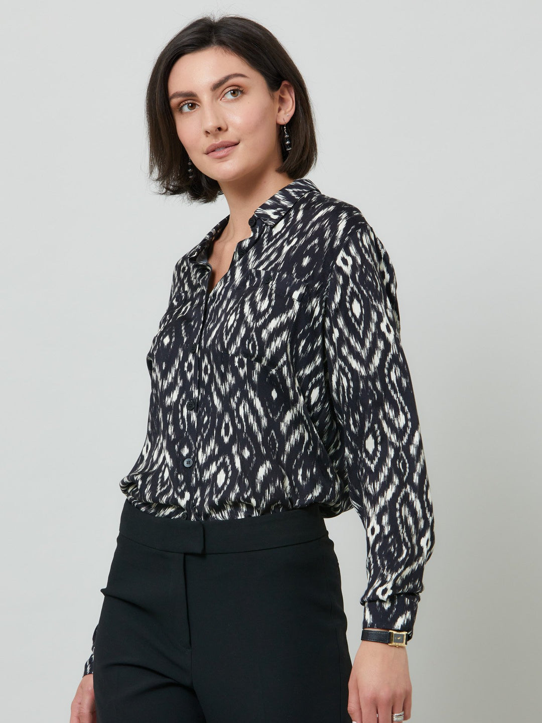 Ella, a classic utilitarian shirt crafted in a fluid black and cream ikat printed viscose. This must-have shirt features patch pockets, back yoke & center back box pleat. an easy-fit shirt to elevate your everyday. Helen's tip - style with the jill black pant for a sense of put-together ease.