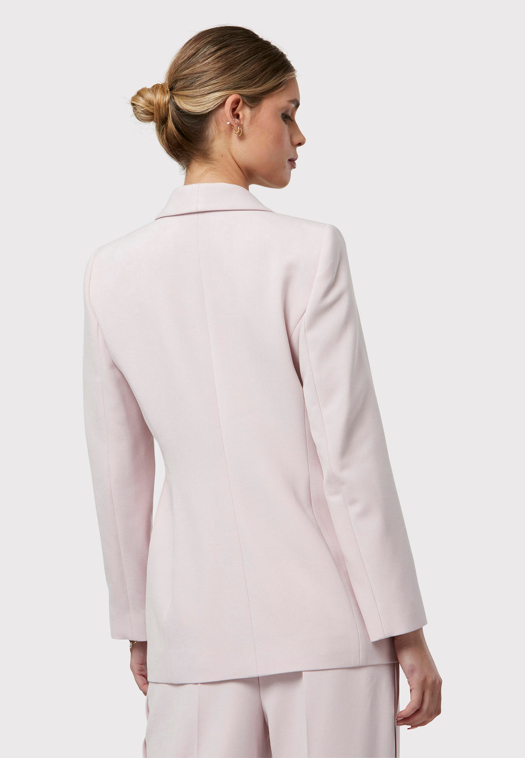 Meet the Darcie Soft Pink Jacket, a chic choice for minimalists. This tuxedo-style jacket boasts a seamless shawl collar, sleek welt pockets, and a flattering semi-fitted silhouette with a single-button closure. Crafted from our signature fabric blend, it offers comfort with a hint of stretch. Pair it with the matching Naomi Soft Pink Tailored Trouser for a complete, polished look.