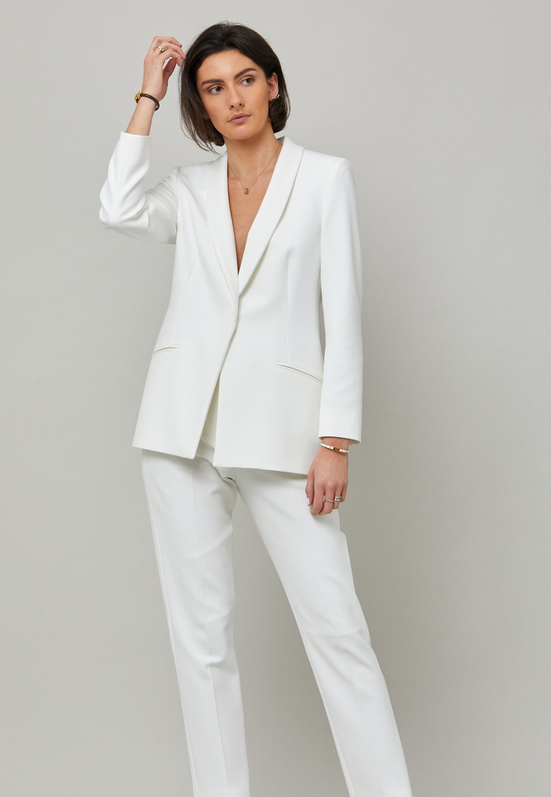 Darcie, a minimalist wardrobe must-have. This investment-worthy tailored tux jacket is engineered with a classic shawl collar and simple jeet pockets. Cut to a semi fitted silhouette with a single button closure. Fabricated in our signature double crepe with a hint of stretch in iconic white. The perfect balance between classic & elegance. Pair with a simple tee or elevate the look with the co-ordinating jill pant.