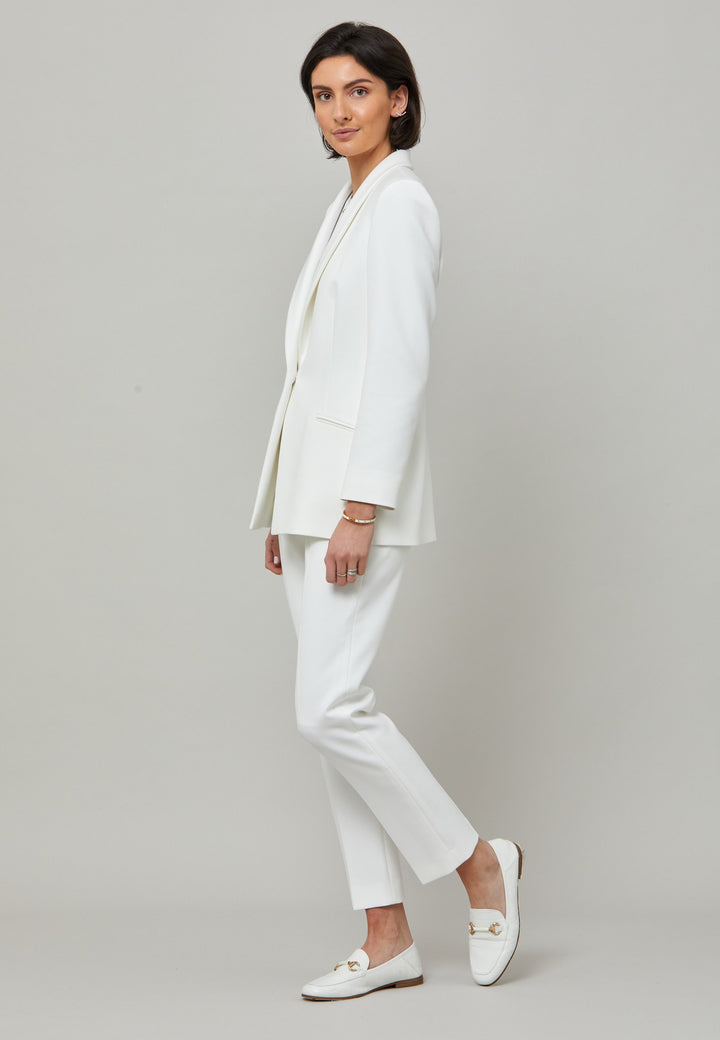 Darcie, a minimalist wardrobe must-have. This investment-worthy tailored tux jacket is engineered with a classic shawl collar and simple jeet pockets. Cut to a semi fitted silhouette with a single button closure. Fabricated in our signature double crepe with a hint of stretch in iconic white. The perfect balance between classic & elegance. Pair with a simple tee or elevate the look with the co-ordinating jill pant.