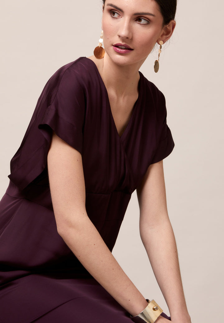 Evening edits get upgraded with the Fleur dress. Crafted in a luxurious Aubergine satin viscose. An easy-fitting silhouette with a v-neckline. Skirt falls to the mid-calf and side seam slit adds a sense of allure. Features handy Side seam pockets. Engineered with an elegant key-hole back neck detail. Simply add heels and a clutch for a look that turns heads at any event. Classic Occasionwear, modernized.