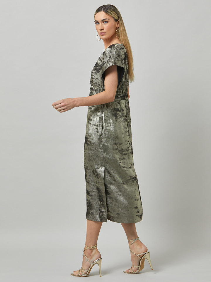 Fleur, play the elegance card in this shimmering metallic dress. An easy-fitting silhouette with a v-neckline, falls to the mid-calf and features side slit, pockets, and an elegant key-hole back neck detail.