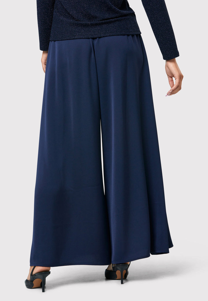 Imogen Midnight Navy Trousers, a chic and versatile addition to your wardrobe. Crafted with a wide leg and made from machine washable satin-back crepe fabric, these trousers offer comfort with an elasticated gathered waistband.