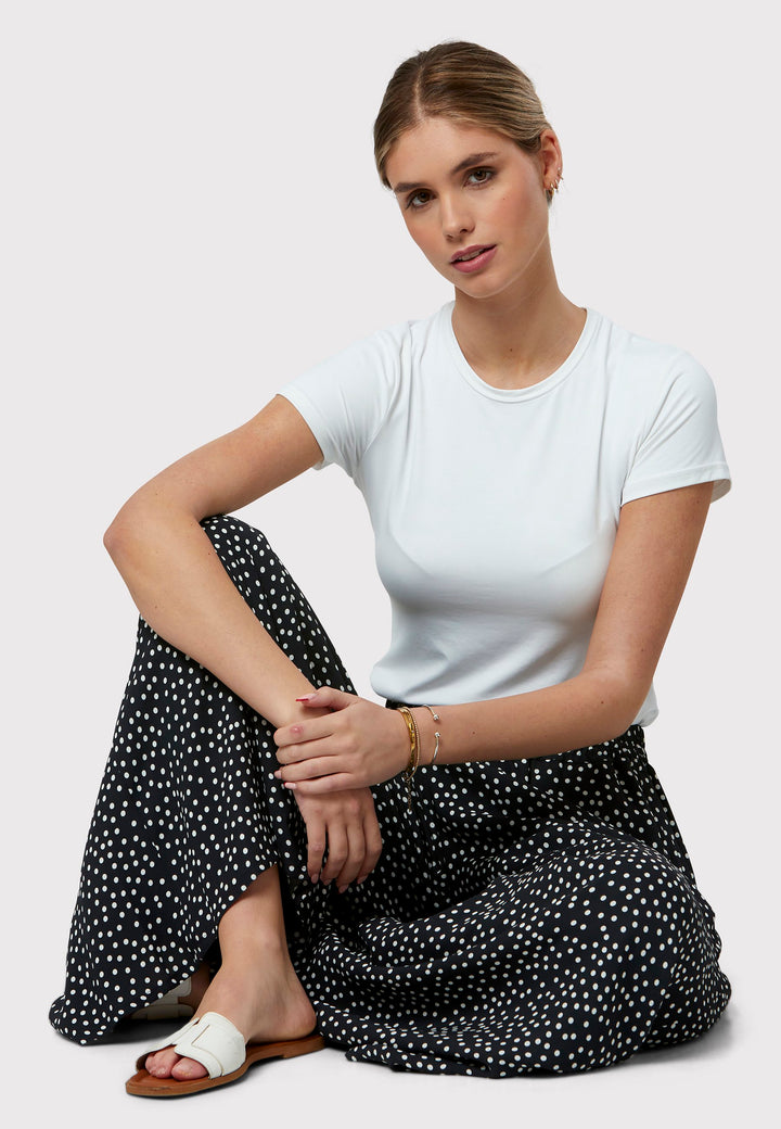 The Imogen Navy and White Polka Dot Trousers bring chic versatility to your wardrobe. With a drapey wide leg and crafted from our beloved sustainable viscose crepe, these trousers prioritize comfort with an elasticated gathered waistband. The timeless navy adorned with white polka dots adds a classic touch, elegantly falling to the ankle.