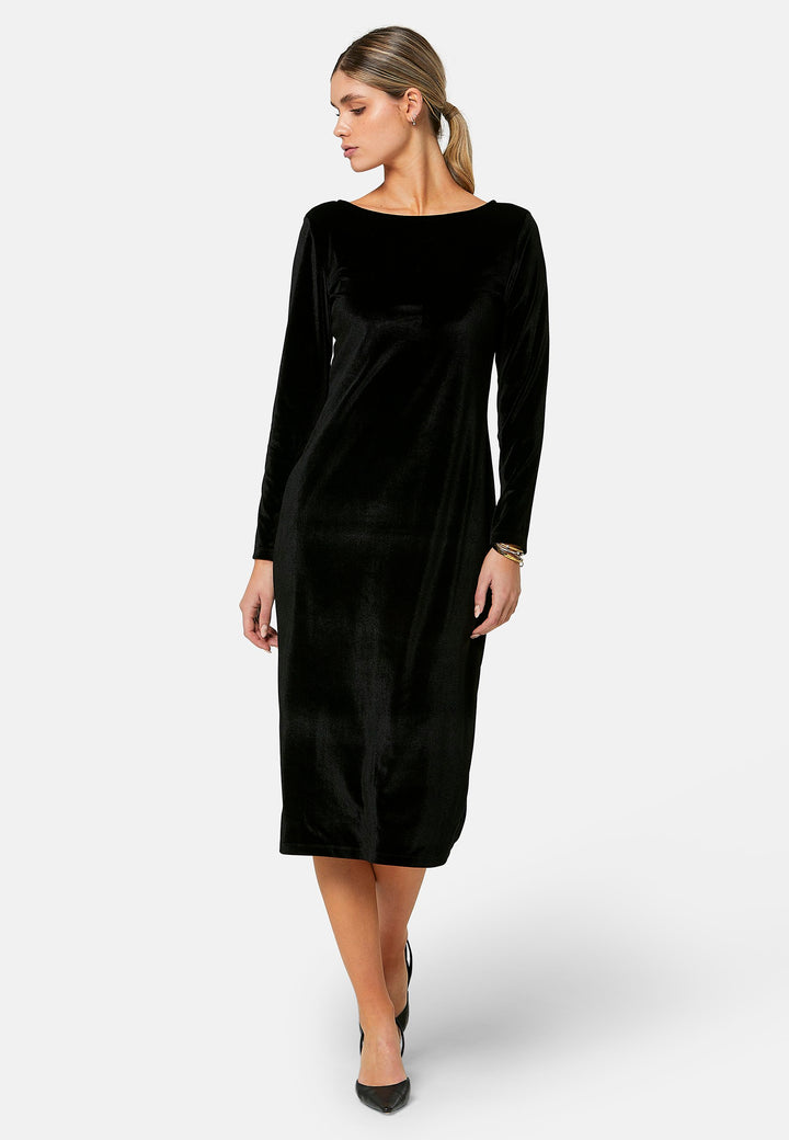 Introducing the Jamie Black Velvet Dress, a captivating bodycon dress that exudes timeless elegance. This dress features super full-length sleeves, providing a sophisticated and chic look. Crafted from a velvet black fabric, it adds a touch of glamour to your ensemble. 