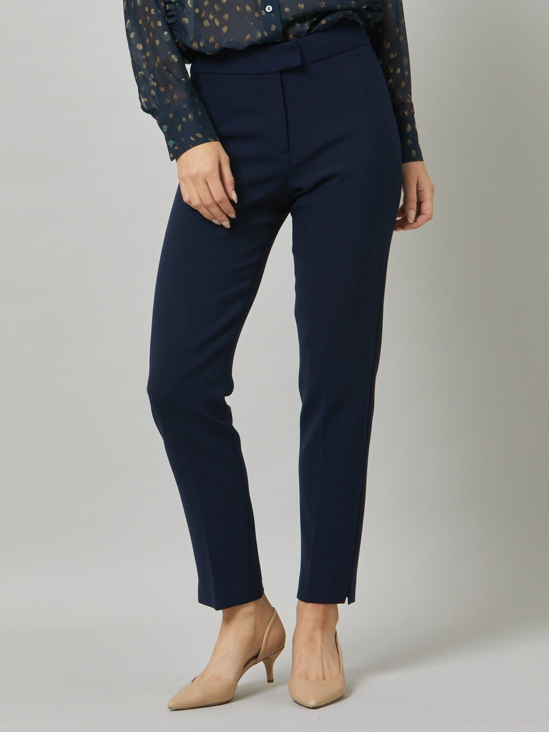 Jill makes a triumphant return! These narrow leg trousers are a must-have for investment-worthy style, providing a sleek and impeccably tailored silhouette. Made with a touch of stretch, they offer not only a polished look but also enhanced comfort. With an ankle-grazing length, a fly front, and a clean flat front that sits naturally on the waist, these trousers exude sophistication.