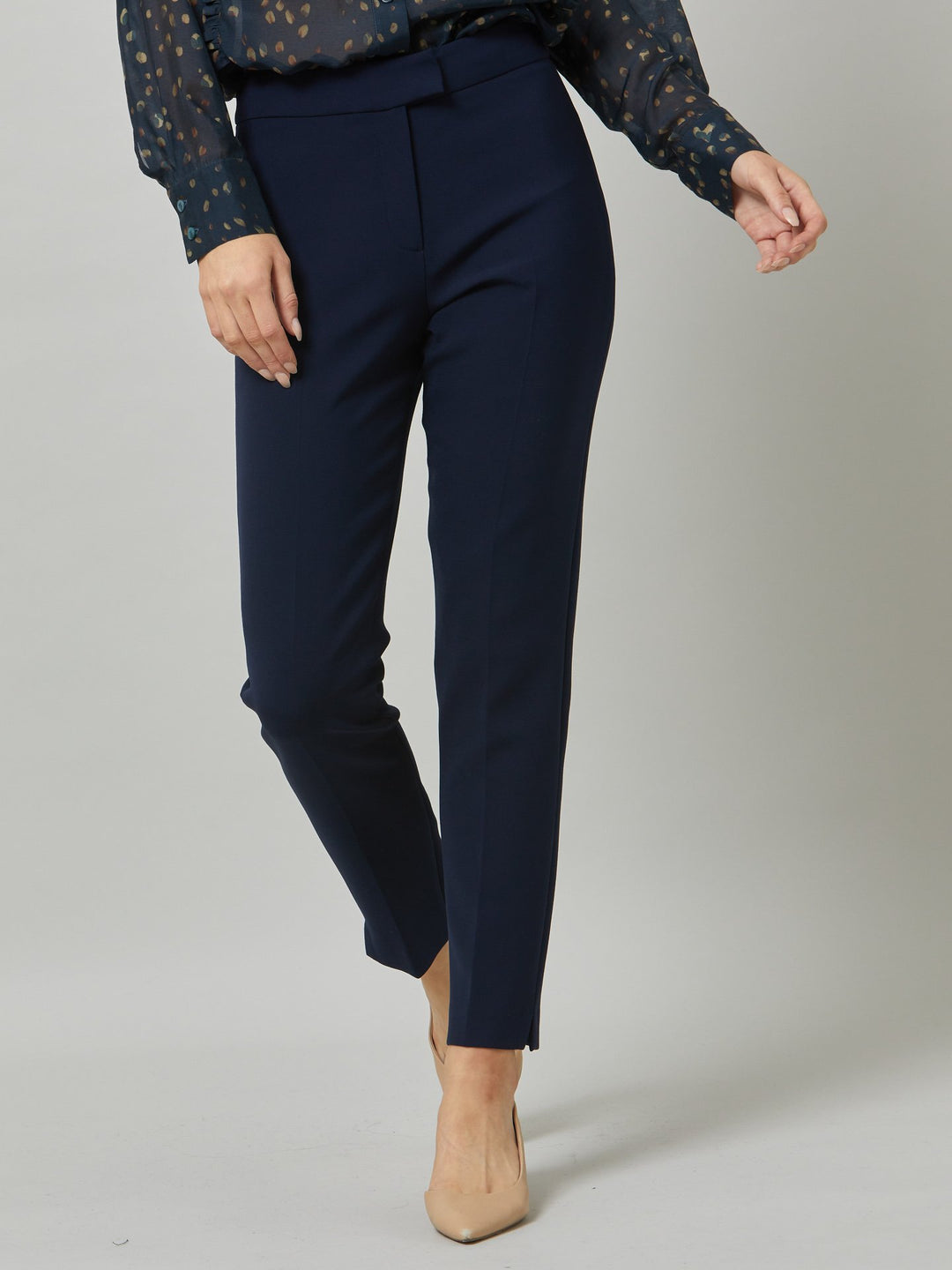 Jill makes a triumphant return! These narrow leg trousers are a must-have for investment-worthy style, providing a sleek and impeccably tailored silhouette. Made with a touch of stretch, they offer not only a polished look but also enhanced comfort. With an ankle-grazing length, a fly front, and a clean flat front that sits naturally on the waist, these trousers exude sophistication.