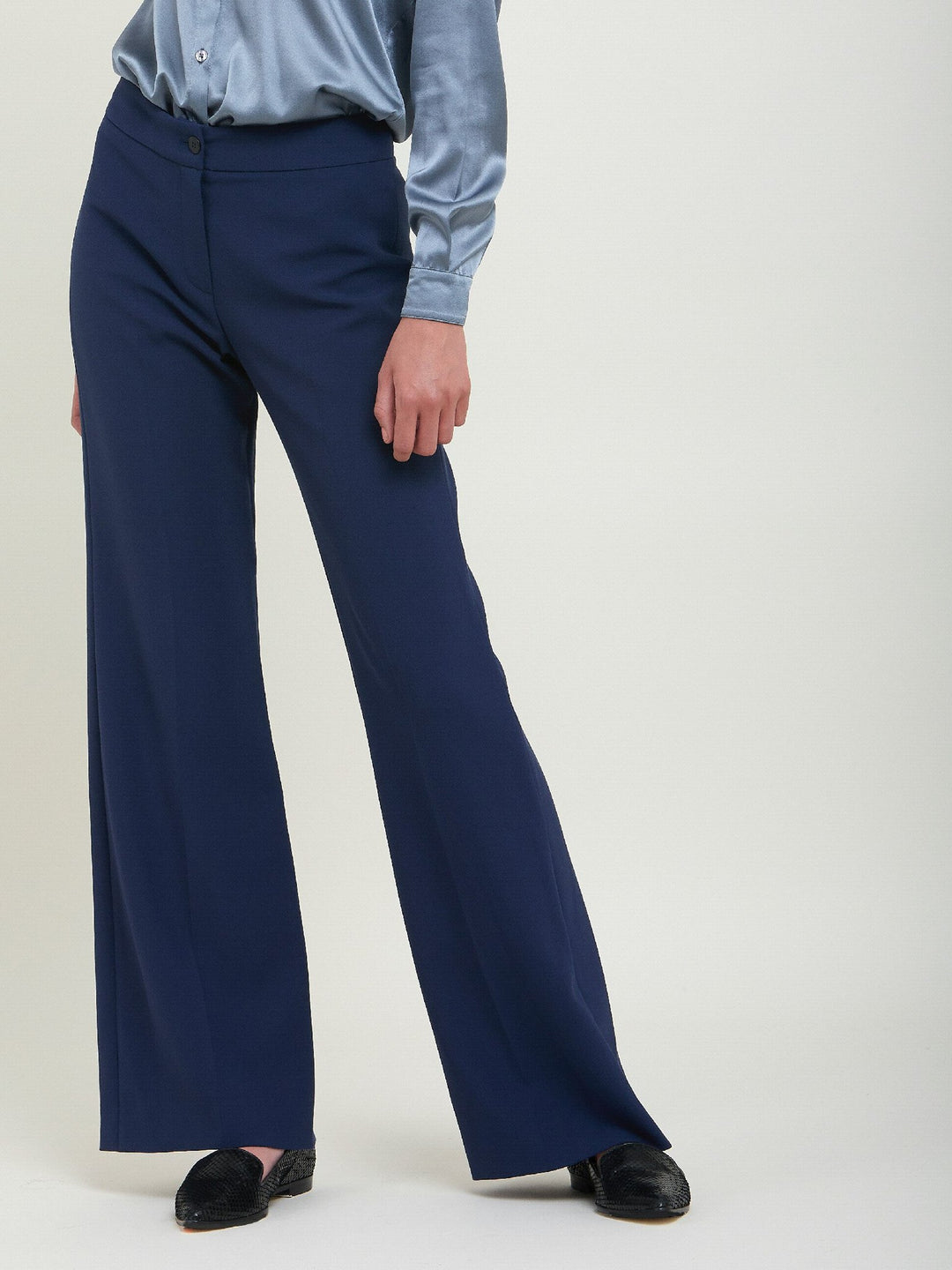 Kelly, a storm blue flare pant. Crafted in sustainable double crepe with a hint of stretch. Revisit the 70's for this season’s game-changing look. Flares are sophisticated, comfortable & leg-lengthening. Guaranteed to flatter the form & never far from fashion’s front line.