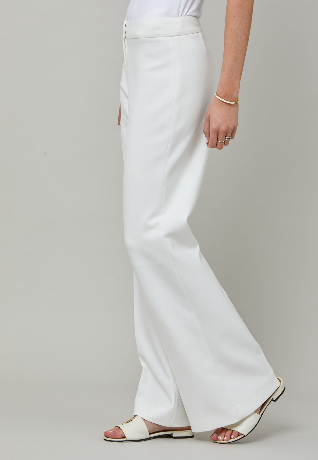 Kelly, an iconic white flare pant. Crafted in sustainable double crepe with a hint of stretch. Revisit the 70's for this season’s game-changing look. Flares are sophisticated, comfortable & leg-lengthening. Guaranteed to flatter the form & never far from fashion’s front line