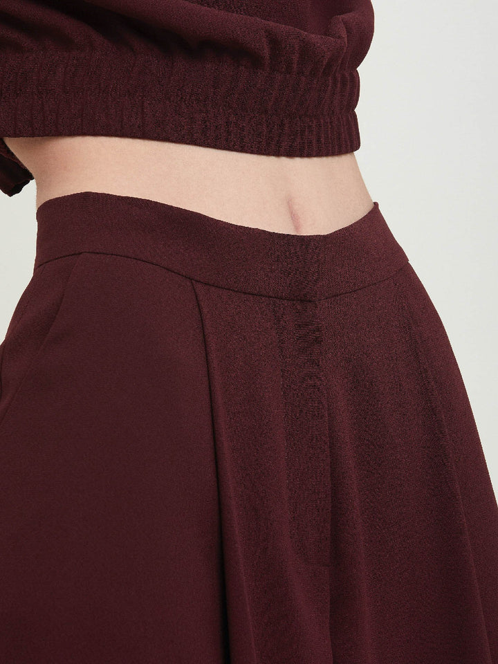 Lal, a crewneck relaxed fit sweatshirt. Crafted in a satin back crepe in rich burgundy. A sporty silhouette featuring an elasticated ribbed hem, dropped shoulder & full-length sleeve. Teams perfectly with matching Charlize pants. Clothes for how we live today! Loungewear re-defined. 
