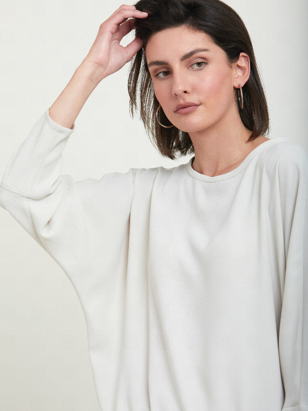 Lal, a crewneck relaxed fit sweatshirt. Crafted in a satin back crepe in rich vanilla A sporty silhouette featuring an elasticated ribbed hem, dropped shoulder & full-length sleeve. Teams perfectly with Charlize pants. Clothes for how we live today! Loungewear re-defined.