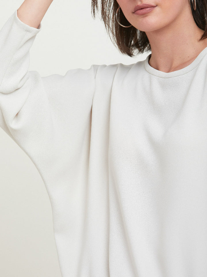 Lal, a crewneck relaxed fit sweatshirt. Crafted in a satin back crepe in rich vanilla A sporty silhouette featuring an elasticated ribbed hem, dropped shoulder & full-length sleeve. Teams perfectly with Charlize pants. Clothes for how we live today! Loungewear re-defined.