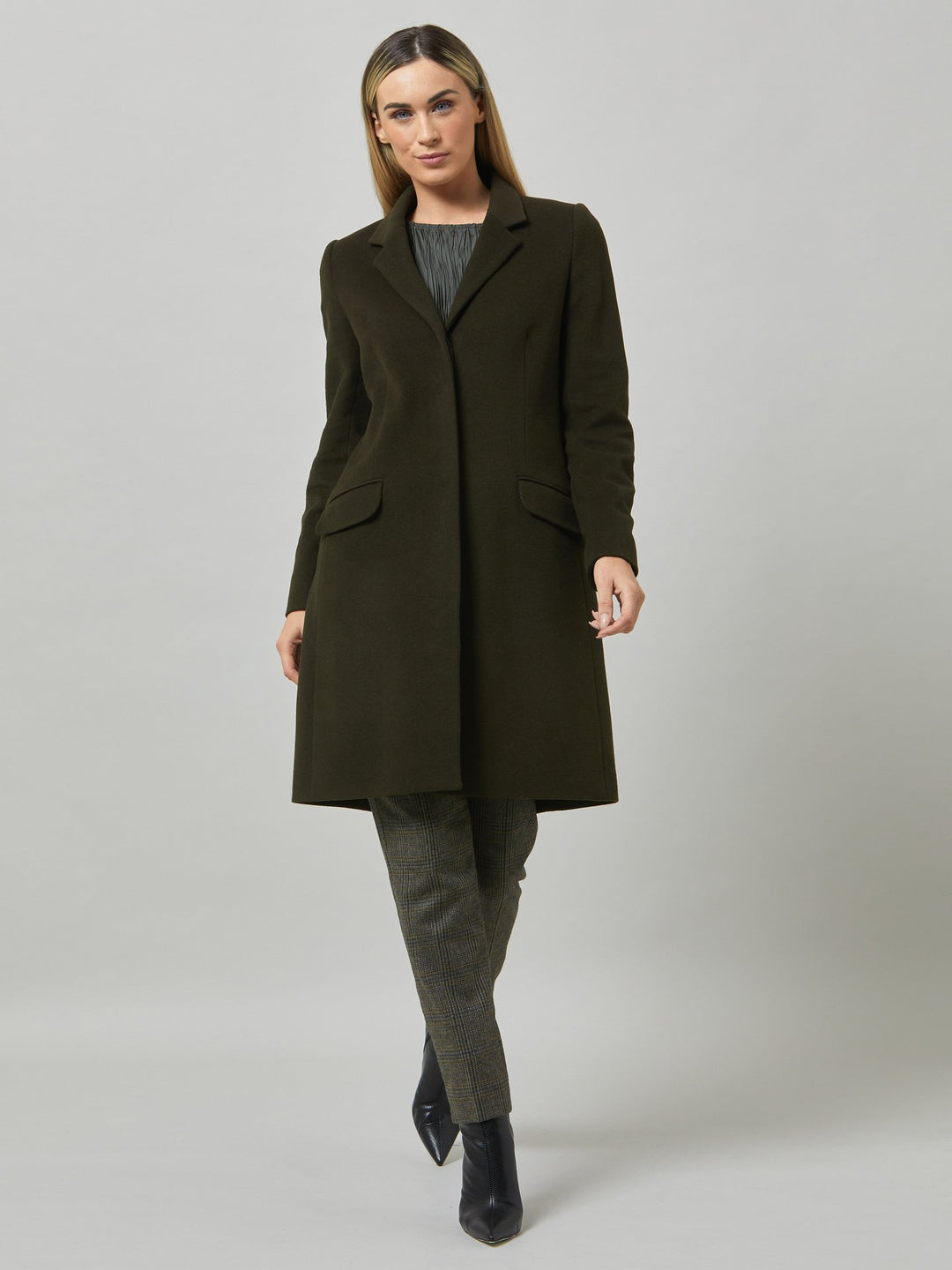 First impressions count, and that's exactly what great outerwear is. Invest in your wardrobe's hardest-working layer. Opt for the lisa coat. Our updated crombie. It's cut from a wool blend dark olive melton.. Note the tidy collar & revere inspired by mens tailloring. Features handy flap pockets & concealed buttons. This knee-length coat ensures stylish winter warmth.