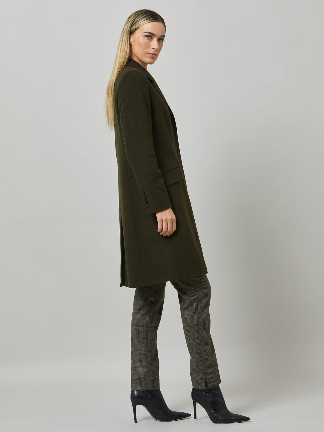 First impressions count, and that's exactly what great outerwear is. Invest in your wardrobe's hardest-working layer. Opt for the lisa coat. Our updated crombie. It's cut from a wool blend dark olive melton.. Note the tidy collar & revere inspired by mens tailloring. Features handy flap pockets & concealed buttons. This knee-length coat ensures stylish winter warmth.
