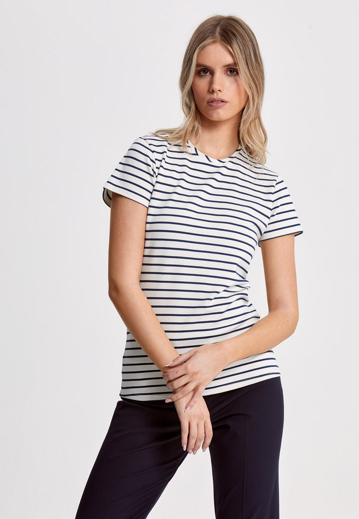 Our best-selling take on a classic T-shirt. Luxe stretch jersey and a neat round neck make this one of our most revered essentials.