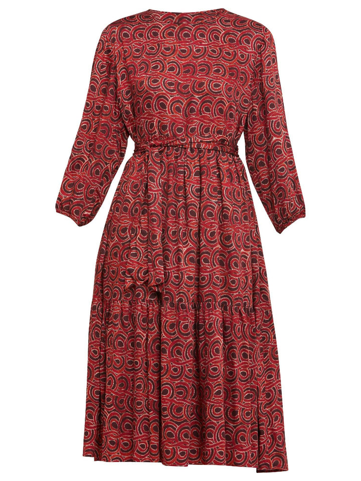 Louis, an easy smock dress. Crafted in a fluid, red & russet tone, abstract print viscose. An empire line dress with handy pockets & a softly gathered two-tier skirt that falls to the mid-calf. Offers a delicate keyhole back neck & a matching belt. Style with a tan boot for a 70's vibe.