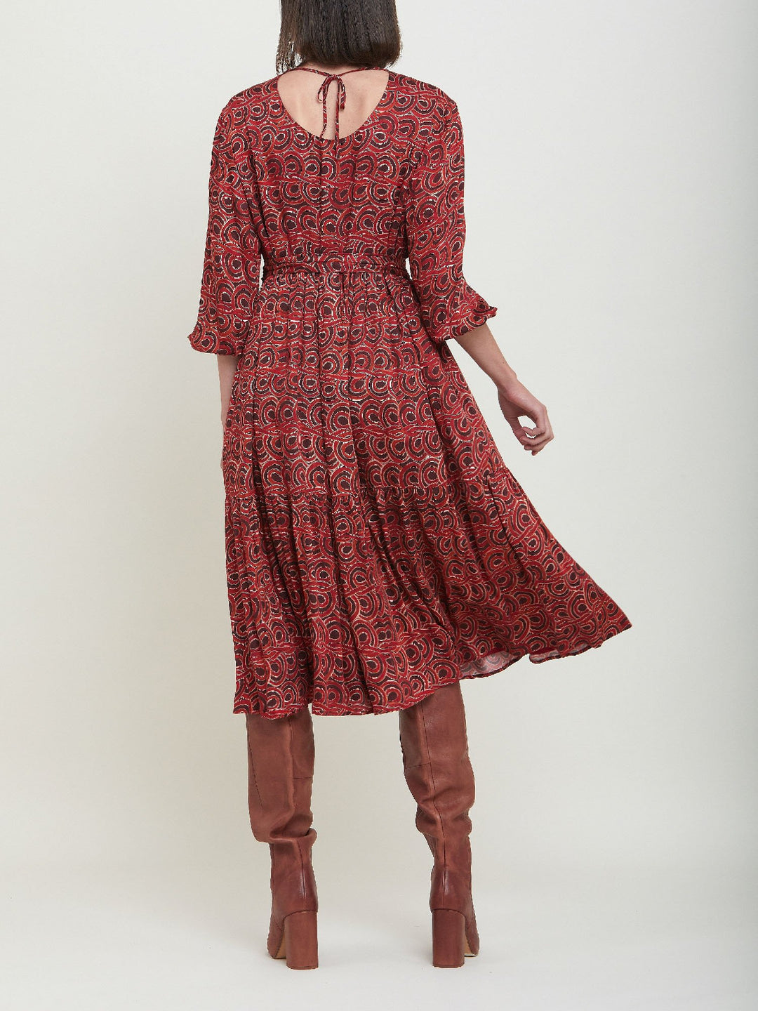 Louis, an easy smock dress. Crafted in a fluid, red & russet tone, abstract print viscose. An empire line dress with handy pockets & a softly gathered two-tier skirt that falls to the mid-calf. Offers a delicate keyhole back neck & a matching belt. Style with a tan boot for a 70's vibe.