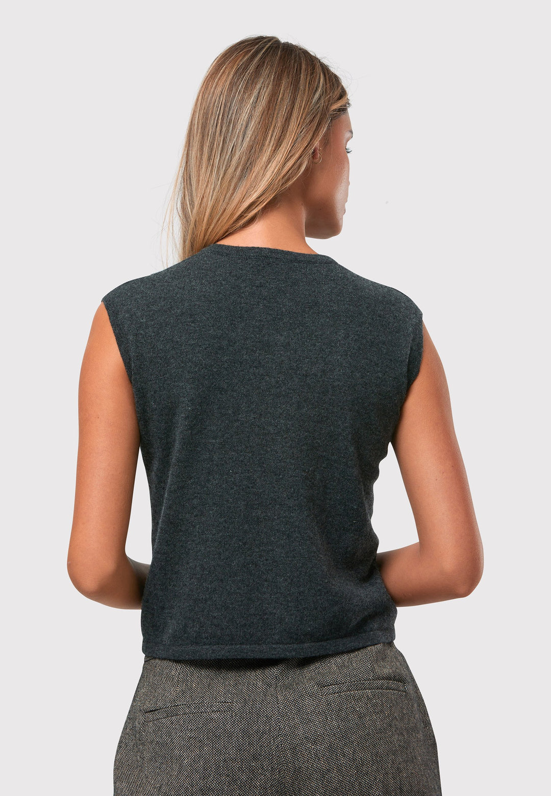 The Marlena Grey Cashmere Sweater-Vest is a sleeveless round-neck top that offers versatile styling options. Wear it as a simple underpinning for the matching ballet wrap to complete a coordinated look. Alternatively, layer it as a sweater vest over your favorite crisp white shirts for a stylish and contemporary outfit. Made from luxurious cashmere, the Marlena Sweater-Vest adds an extra layer of comfort and sophistication to your wardrobe.