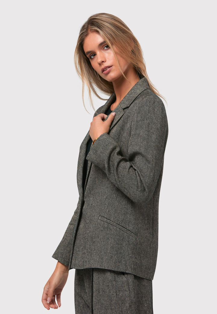 Step into timeless sophistication with the Marlowe Tweed Jacket. Meticulously crafted from a refined blend of black and cream tweed, this exquisite garment showcases an tidy collar and revere, complemented by a triple button fastening. Its flawless tailoring and meticulous attention to every aspect make it a chic selection that effortlessly enhances your wardrobe. 