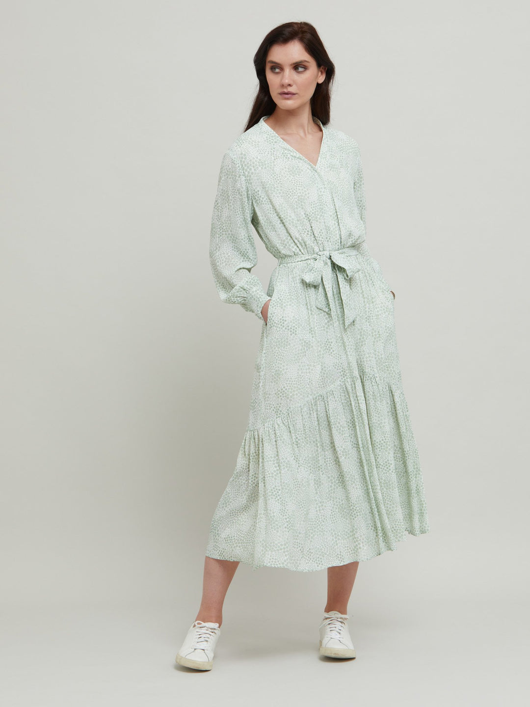 Meet the Martha Dress, a vintage bi-color mini floral in viscose crepe. A softly elasticated waist with a detachable belt, long-sleeved and flattering fluid bohemian tiered skirt with center front slit & V-neck. Relaxed elegance for everyday life.