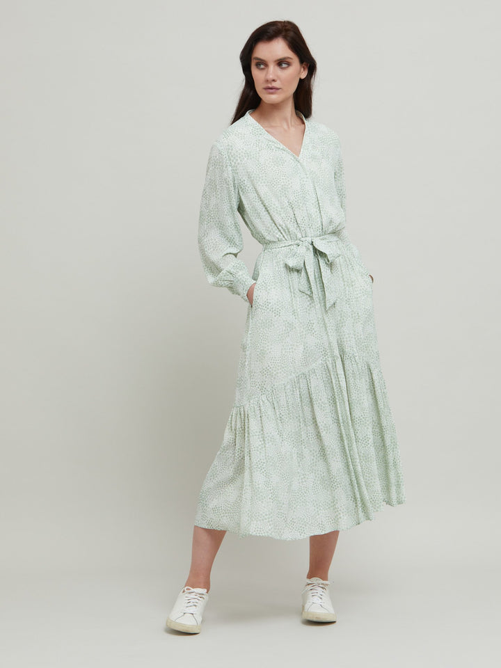 Meet the Martha Dress, a vintage bi-color mini floral in viscose crepe. A softly elasticated waist with a detachable belt, long-sleeved and flattering fluid bohemian tiered skirt with center front slit & V-neck. Relaxed elegance for everyday life.