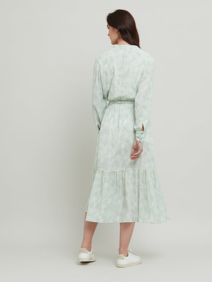 Meet the Martha Dress, a vintage bi-color mini floral in viscose crepe. A softly elasticated waist with a detachable belt, long-sleeved and flattering fluid bohemian tiered skirt with center front slit & V-neck. Relaxed elegance for everyday life.