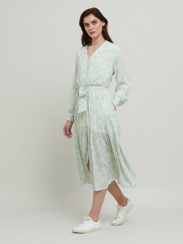 Meet the Martha Dress, a vintage bi-color mini floral in viscose crepe. A softly elasticated waist with a detachable belt, long-sleeved and flattering fluid bohemian tiered skirt with center front slit & V-neck. Relaxed elegance for everyday life.