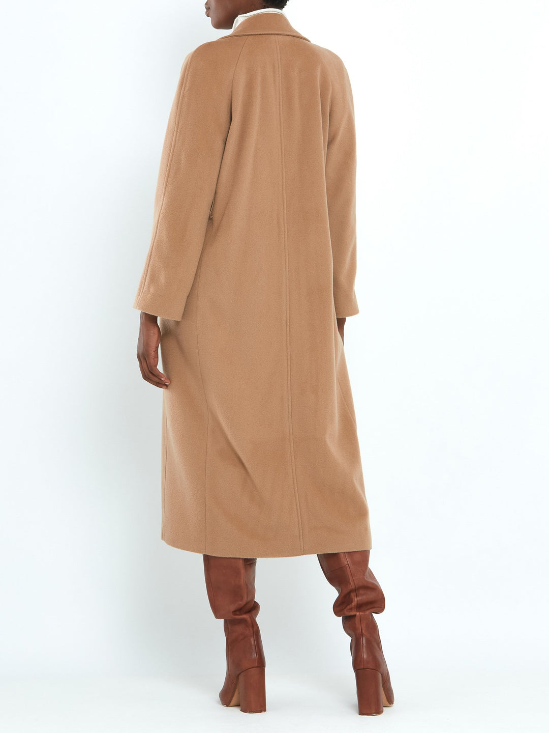 Camel Cashmere blend coat. A long relaxed silhouette with pockets & a detachable belt