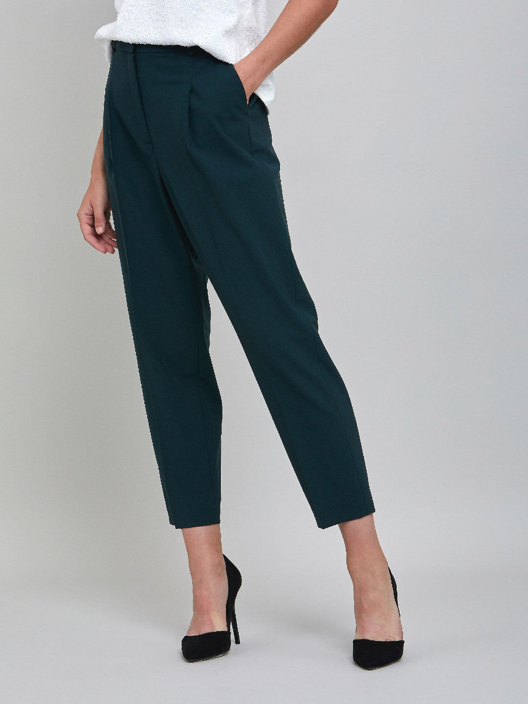 Investment-worthy, neat narrow-leg woolen trousers with a hint of stretch. A wardrobe staple and HMcA classic. This signature fabric is made from sustainability sourced fibers with a hint of elastane to ensure comfort and ease of movement.