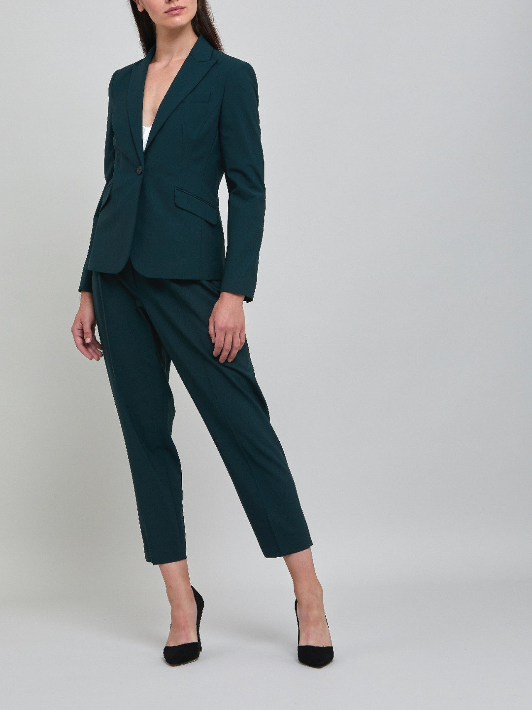 Investment-worthy, neat narrow-leg woolen trousers with a hint of stretch. A wardrobe staple and HMcA classic. This signature fabric is made from sustainability sourced fibers with a hint of elastane to ensure comfort and ease of movement.