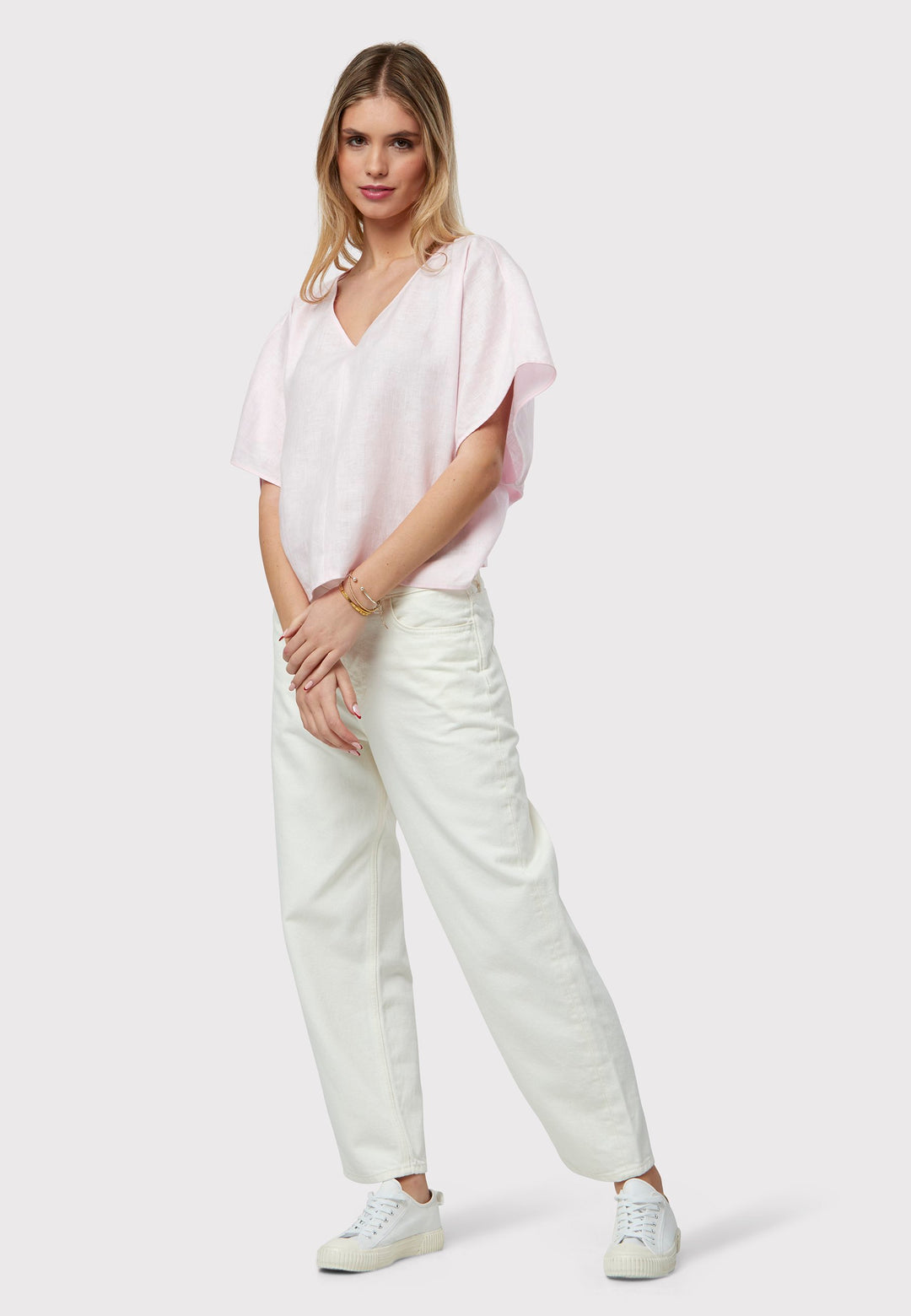 The Quinn Pink Linen Shirt captures an effortless warm-weather vibe, made from breathable pure linen and featuring a flattering v-neck design. Its relaxed fit guarantees summer comfort, enhanced by subtle pleat detailing on the back hem for an extra touch of style.