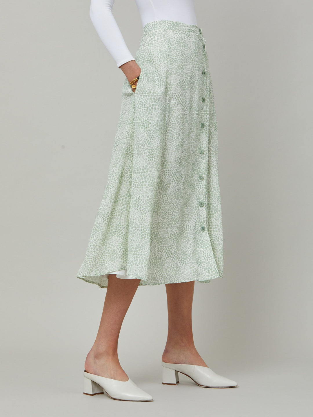 The essential summer skirt. Meet Sadie, a vintage bi-color mini floral in viscose crepe. Off-centered button through A-line silhouette with an elasticated back waistband. Relaxed elegance for everyday life. Style with our white timeless tops or dress it down with the Khloe tea-green sweatshirt.