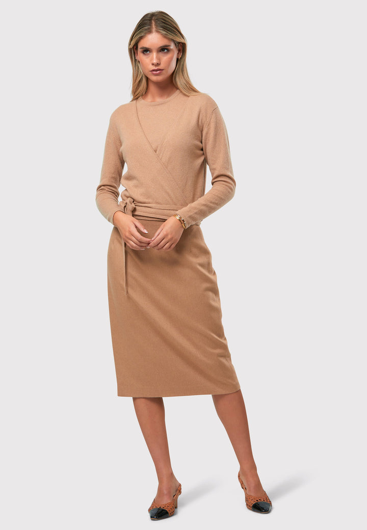 The Siena Camel Cashmere Ballet Wrap is a versatile cardigan designed with a true wrap style. It features full-length sleeves and offers multiple styling options. You can wear it to the front with a V-neckline or to the back with a high neckline and a V-back detail. Made from luxurious cashmere, this wrap can also be layered over the matching Mariena Sleeveless Top for a coordinated and chic ensemble. Embrace the versatility and timeless elegance of the Ballet Wrap.