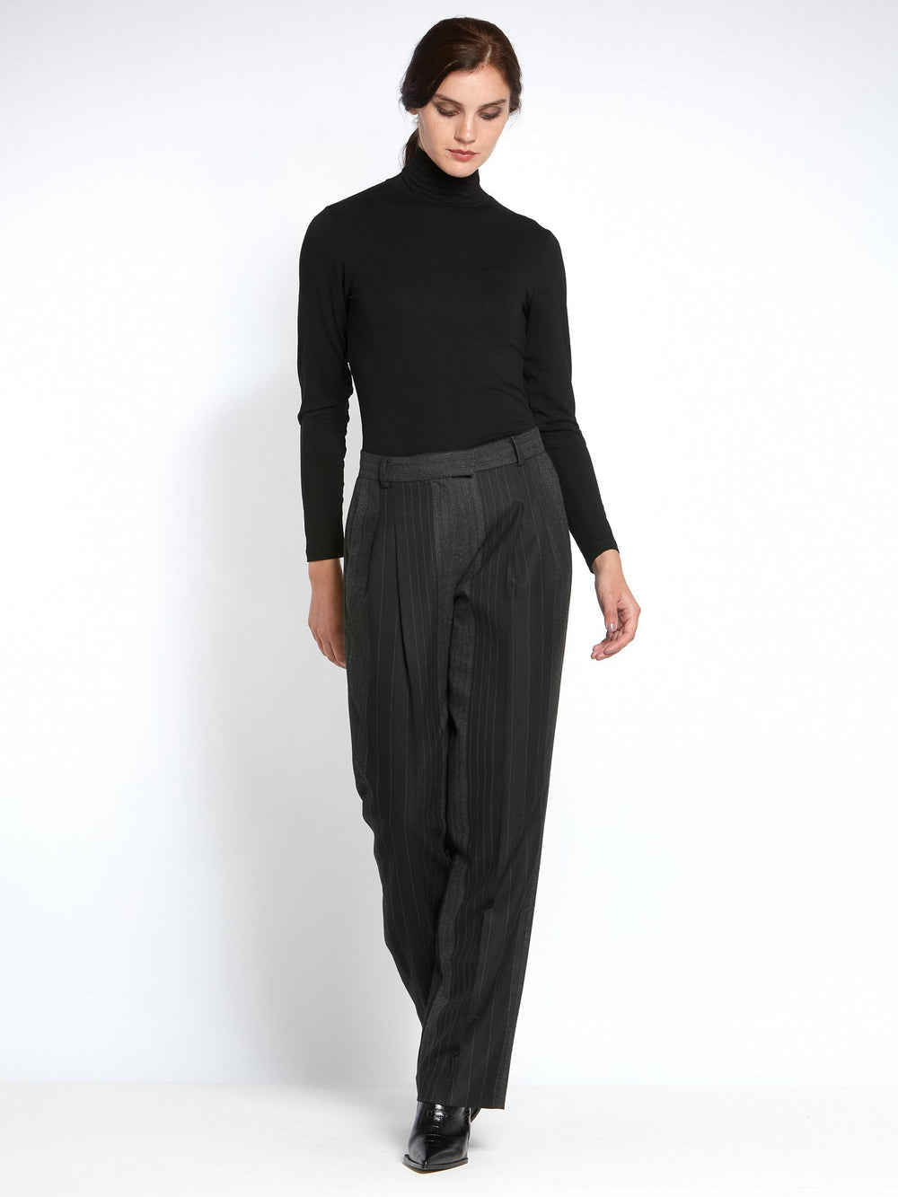 Think Diane Keaton in Manhattan, pleat front slouch pants featuring side pockets. Fabricated in our androgynous random monotone stripe. Sophisticated city style with a hint of heritage.