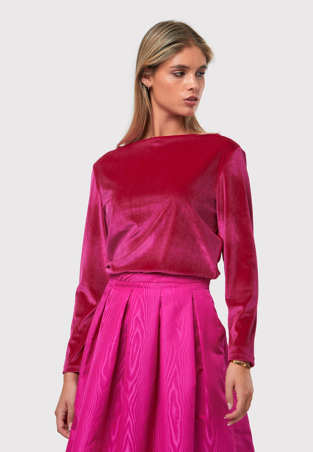 Introducing the Teagan Fuchsia Velvet Top, a refined and stylish boat neck blouse that exudes sophistication. Crafted from sumptuous fuchsia stretch velvet, this top radiates opulence and elegance. Its timeless design makes it a versatile piece that can be effortlessly paired with various separates. Whether you're going out for a night on the town or attending a formal event, the Teagan Velvet Top is the perfect choice. 