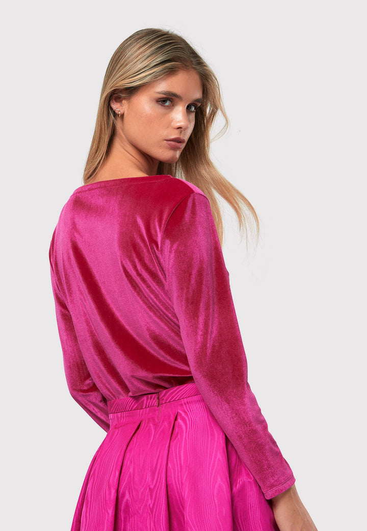 Introducing the Teagan Fuchsia Velvet Top, a refined and stylish boat neck blouse that exudes sophistication. Crafted from sumptuous fuchsia stretch velvet, this top radiates opulence and elegance. Its timeless design makes it a versatile piece that can be effortlessly paired with various separates. Whether you're going out for a night on the town or attending a formal event, the Teagan Velvet Top is the perfect choice. 