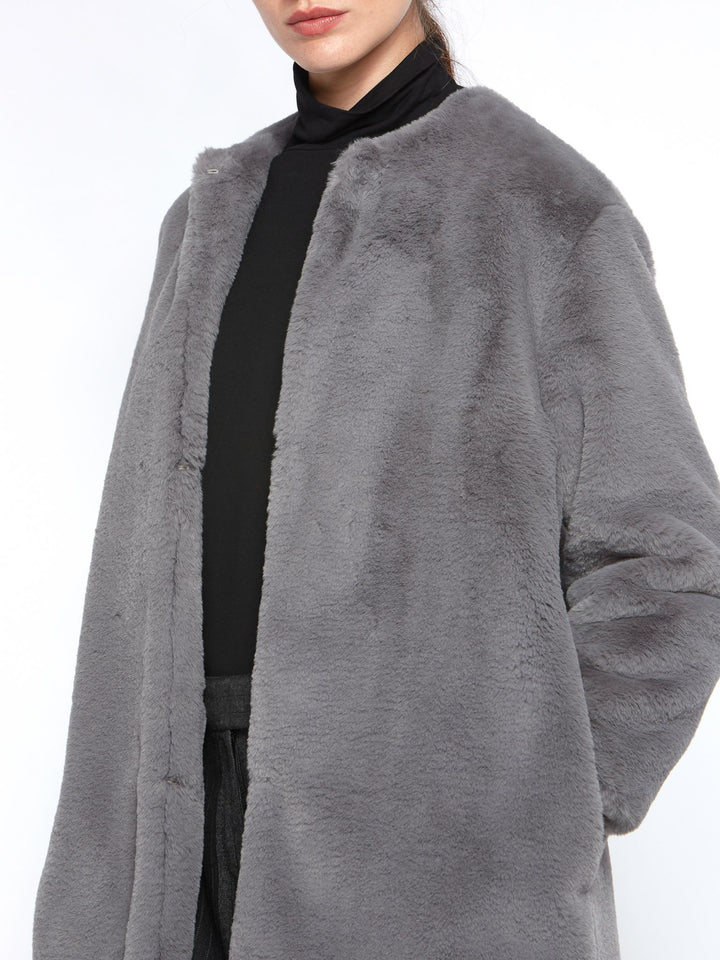 This Teddy coat gives instant style and warmth! A soft high pile faux fur in Silver grey. This Jewel neck loose-fitting silhouette with edge-to-edge fastening and dropped shoulder is a Winter must-have. Shrug this coat on over any outfit for an instant touch of glamour.