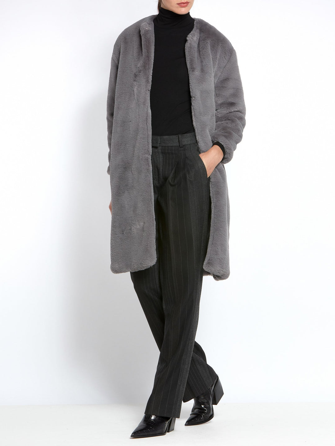 This Teddy coat gives instant style and warmth! A soft high pile faux fur in Silver grey. This Jewel neck loose-fitting silhouette with edge-to-edge fastening and dropped shoulder is a Winter must-have. Shrug this coat on over any outfit for an instant touch of glamour.