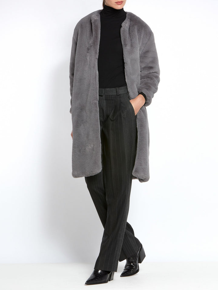 This Teddy coat gives instant style and warmth! A soft high pile faux fur in Silver grey. This Jewel neck loose-fitting silhouette with edge-to-edge fastening and dropped shoulder is a Winter must-have. Shrug this coat on over any outfit for an instant touch of glamour.