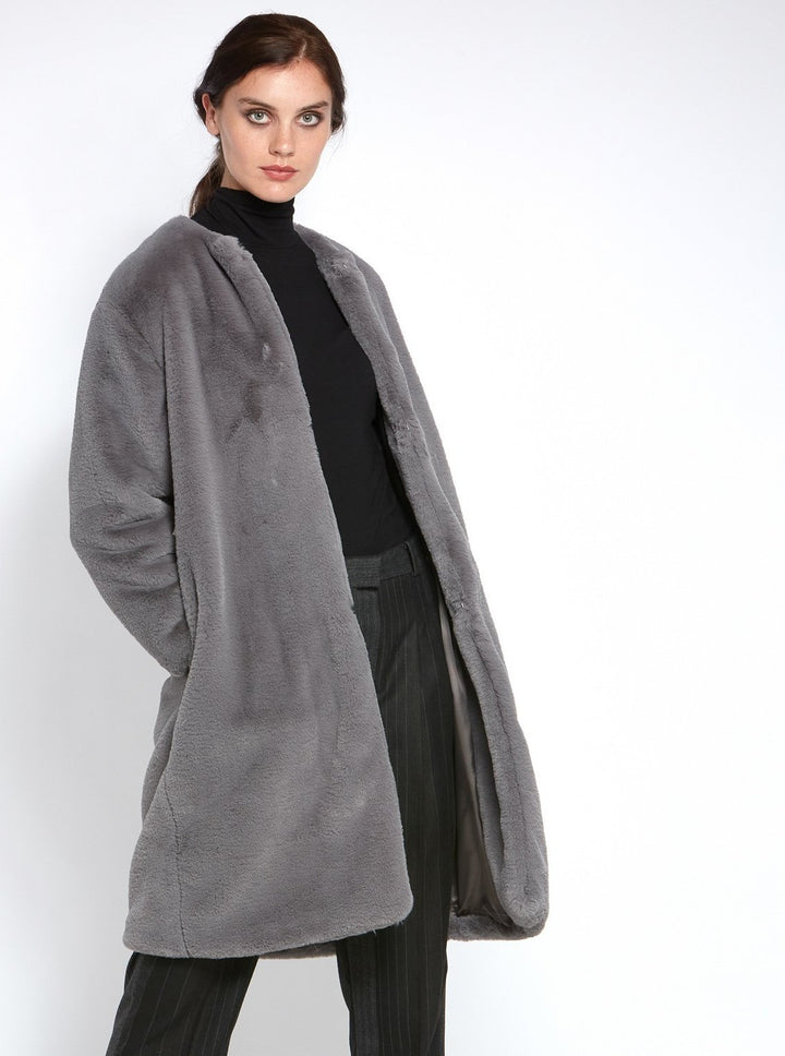 This Teddy coat gives instant style and warmth! A soft high pile faux fur in Silver grey. This Jewel neck loose-fitting silhouette with edge-to-edge fastening and dropped shoulder is a Winter must-have. Shrug this coat on over any outfit for an instant touch of glamour.