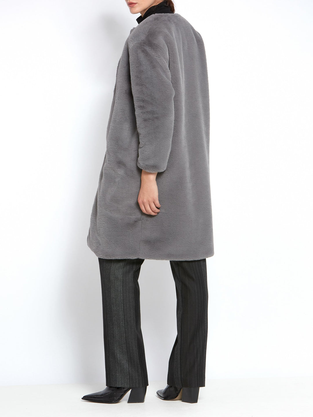 This Teddy coat gives instant style and warmth! A soft high pile faux fur in Silver grey. This Jewel neck loose-fitting silhouette with edge-to-edge fastening and dropped shoulder is a Winter must-have. Shrug this coat on over any outfit for an instant touch of glamour.