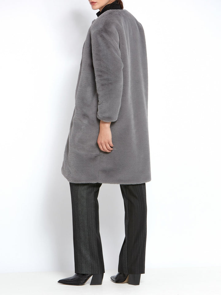 This Teddy coat gives instant style and warmth! A soft high pile faux fur in Silver grey. This Jewel neck loose-fitting silhouette with edge-to-edge fastening and dropped shoulder is a Winter must-have. Shrug this coat on over any outfit for an instant touch of glamour.