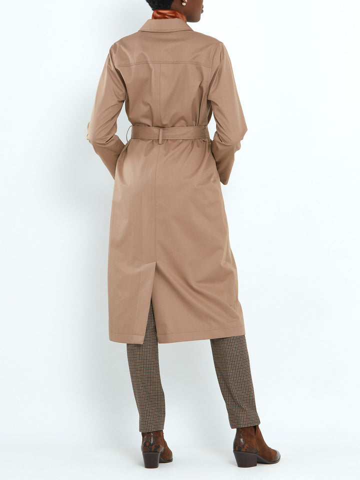 Camel trench coat double-breasted, classic collar and revere, gun flap, back vent, jetted pockets, and buckle belt. Fabricated in shower-resistant cotton poplin