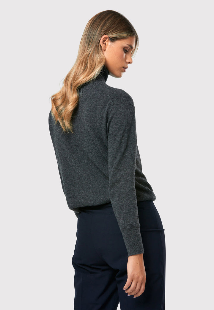 Introducing the Theresa Grey Cashmere Jumper, a luxurious and timeless wardrobe staple. This jumper features a tight roll-down polo neck, exuding sophistication and warmth. With full-length sleeves and tight ribbed cuffs and hem, it offers a comfortable and flattering fit. Crafted from soft and cozy cashmere, this jumper combines elegance and comfort effortlessly.