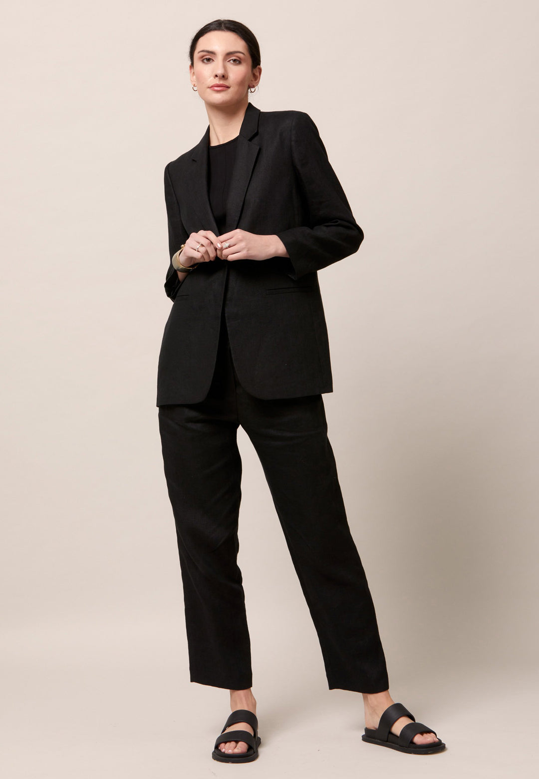 Choose the Vanessa black pant. A loose-fitting, pull-on linen pant that embraces laid-back spirit. A piece you can't travel without. Designed to sit on the high waist for a flattering fit. Features an elasticated waistband. Pair it with a simple tee and the co-ordinating Cassie boyfriend-blazer with trainers for a chic and contemporary look.