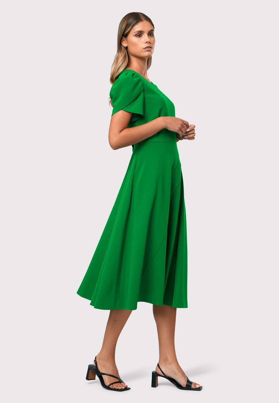 Introducing the Vera Kelly Green Dress, a captivating fit and flare ensemble that effortlessly combines timeless elegance with modern charm. This dress boasts an A-line skirt that creates a graceful and feminine silhouette, while its detailed overlap short sleeves add a unique and stylish touch to the design. With its form-flattering fit, this dress accentuates your curves in all the right places, making it perfect for weddings and other special occasions. 